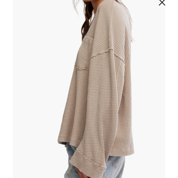 🦄 Free People Beige Waffle Knit Sweater M Oversized 24" Pit - Picture 3 of 9